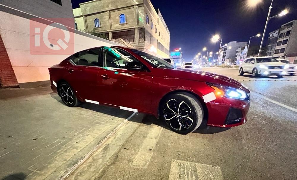 نيسان ألتيما